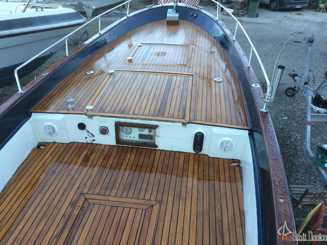 Realizzazione coperta in teak per gozzo