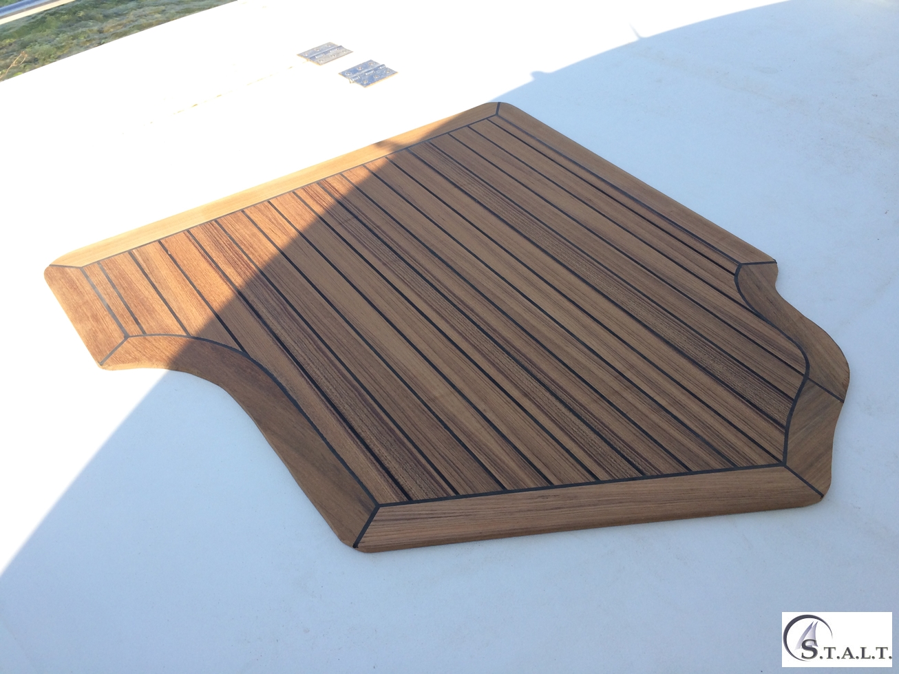 Restauro coperta in teak abbate primatist