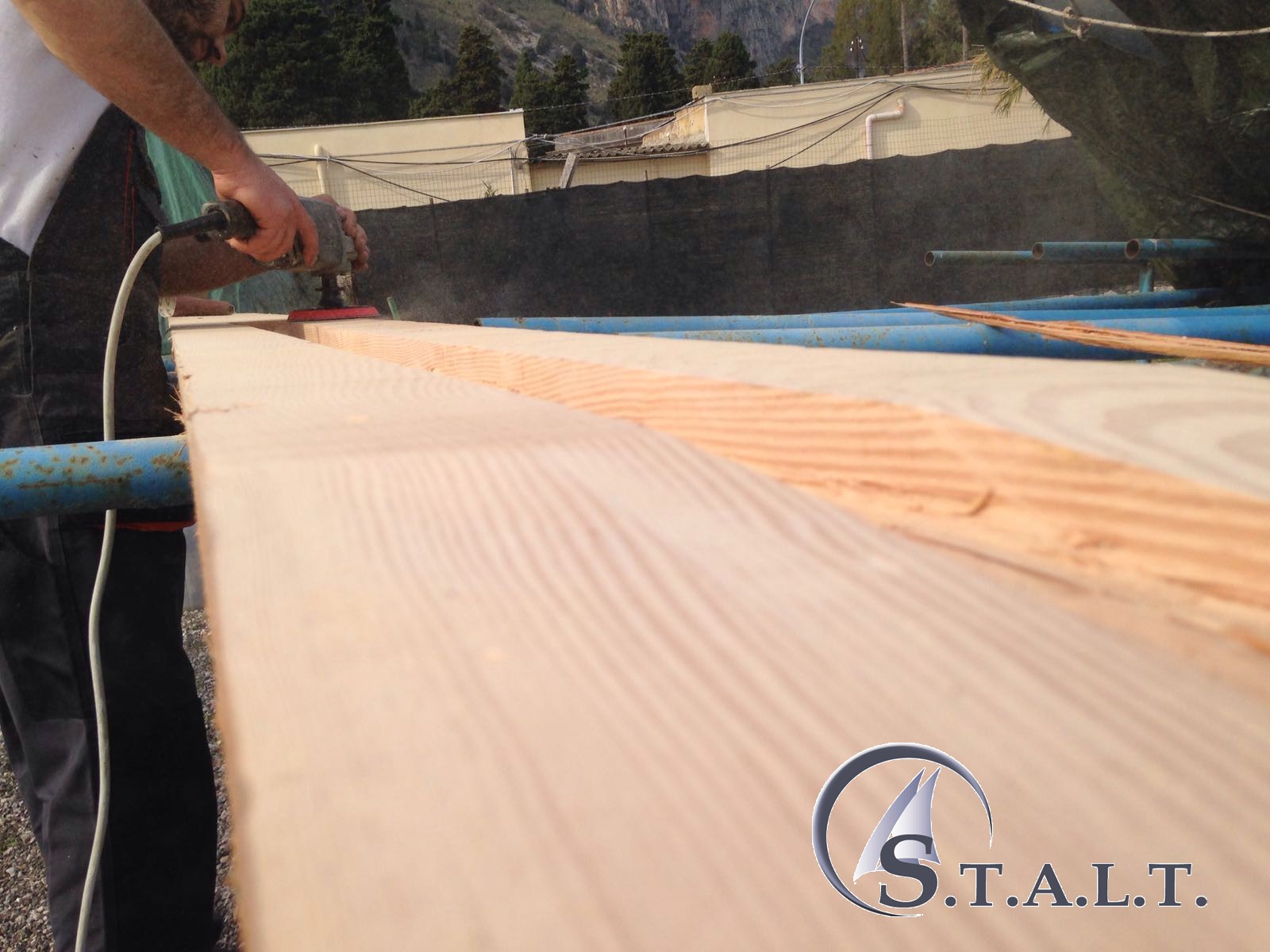 Realizzazione di un albero in legno di douglas di 15 metri