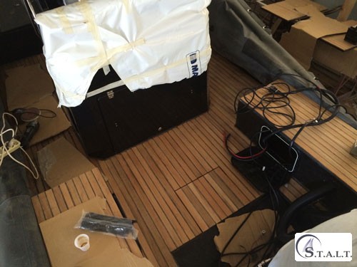 Realizzazione coperta in teak su gommone