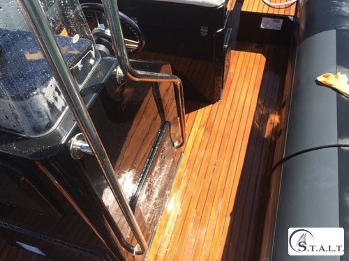 Realizzazione coperta in teak su gommone