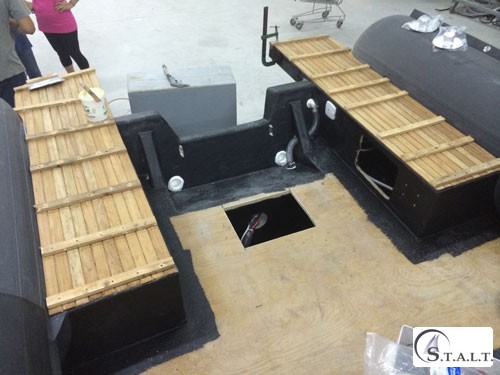 Realizzazione coperta in teak su gommone