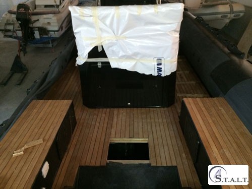 Realizzazione coperta in teak su gommone