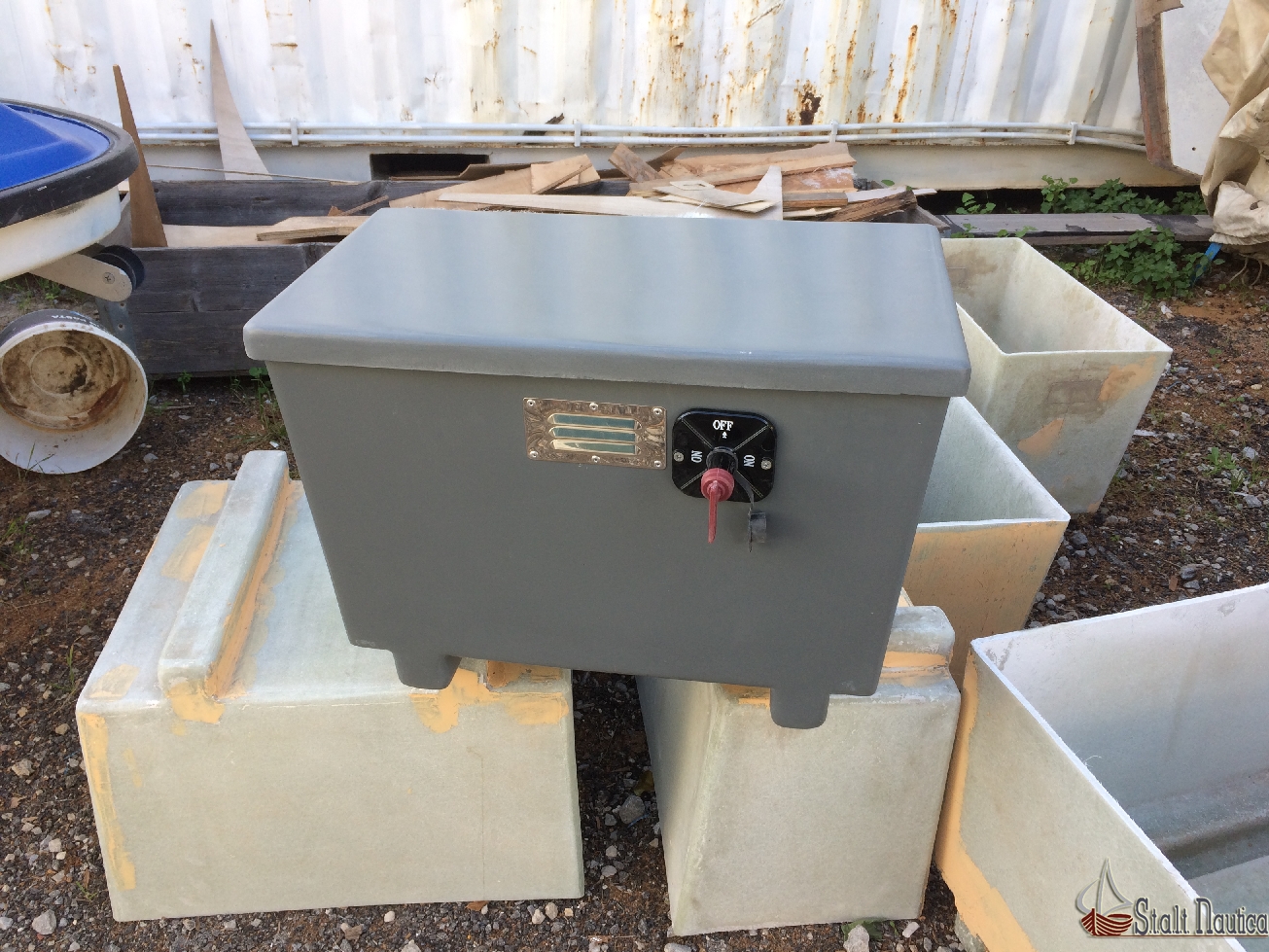 Realizzazione porta batterie per unità navale intermarine in vetroresina
