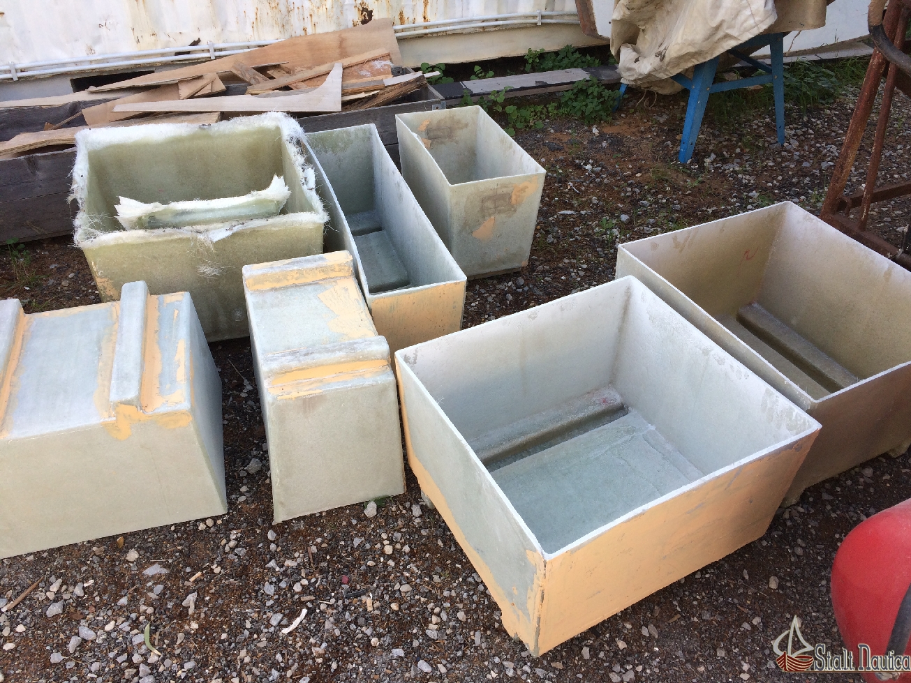 Realizzazione porta batterie per unità navale intermarine in vetroresina