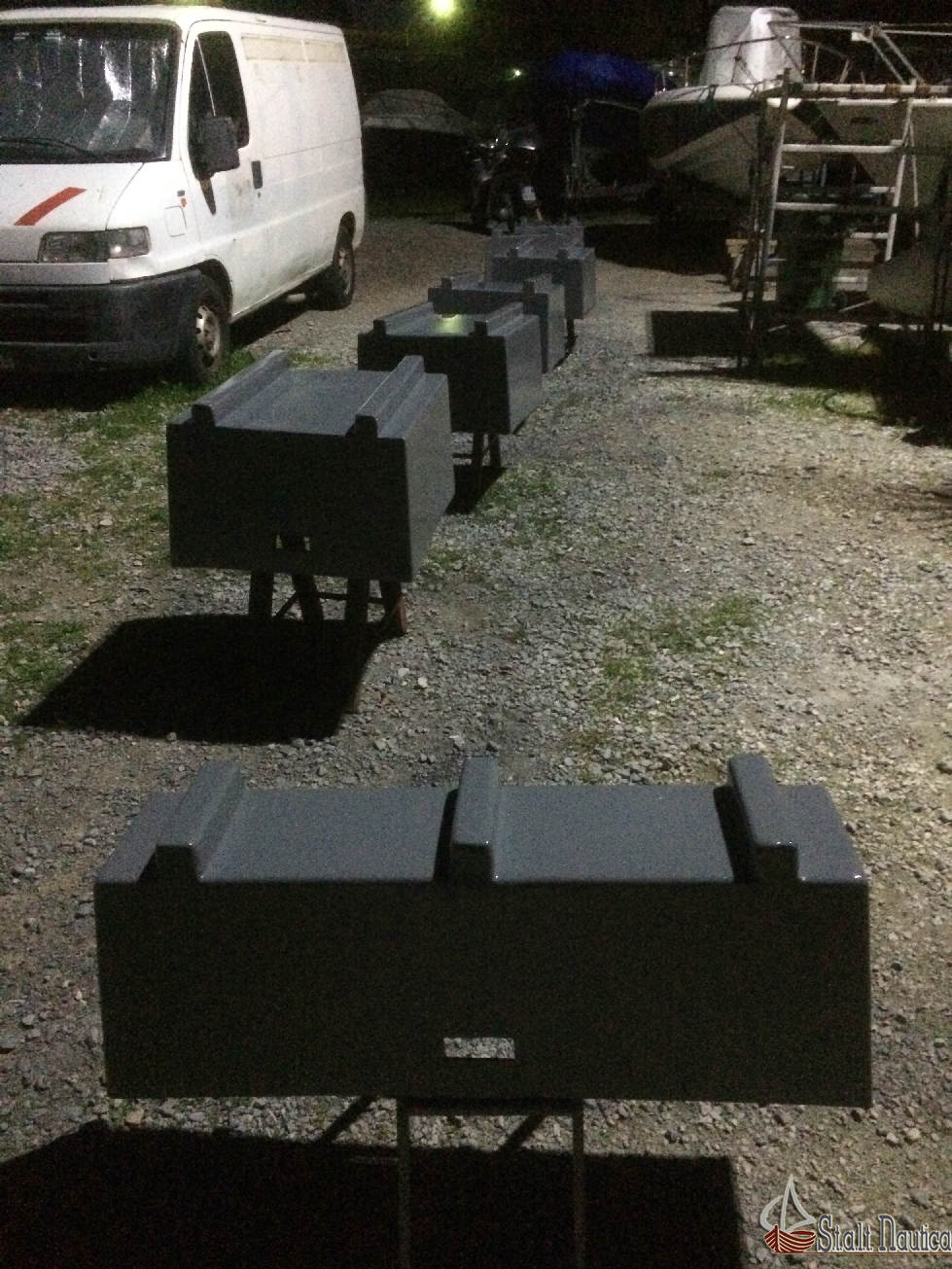Realizzazione porta batterie per unità navale intermarine in vetroresina