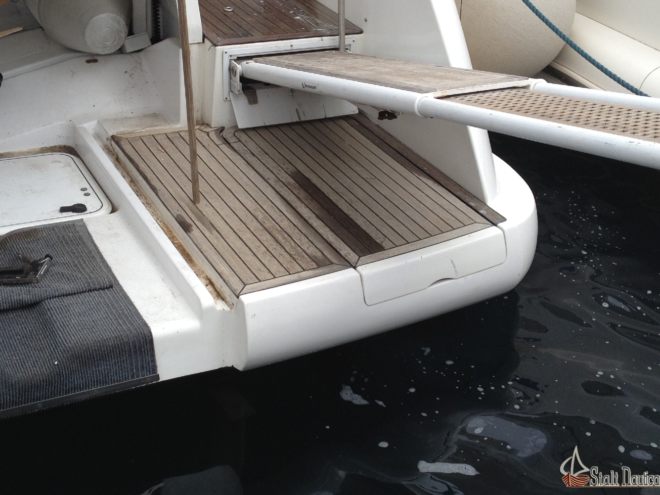 Realizzazione coperta in teak per un dellapasqua