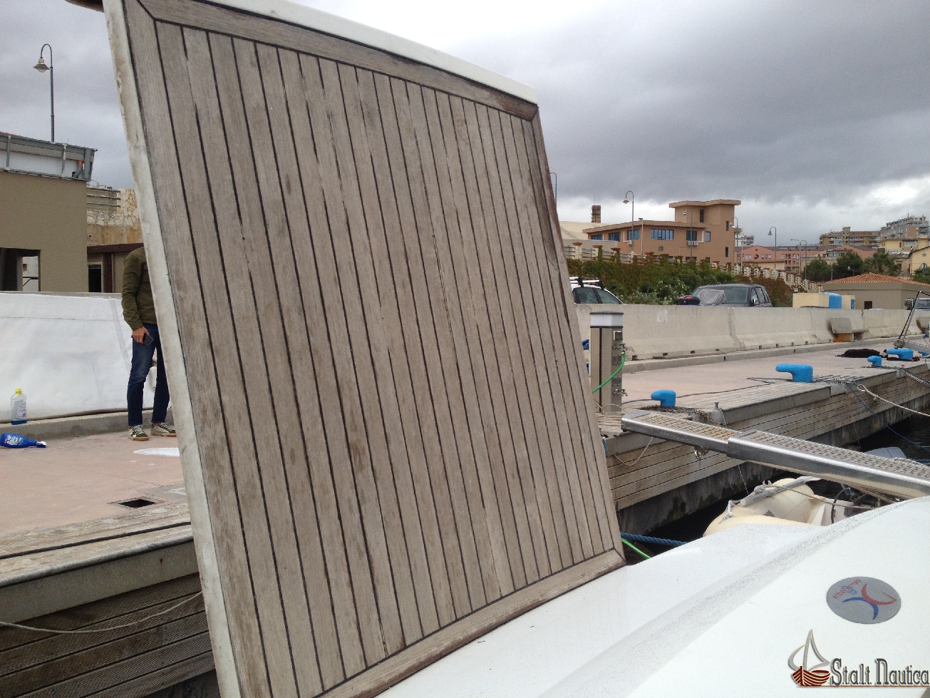 Realizzazione coperta in teak per un dellapasqua