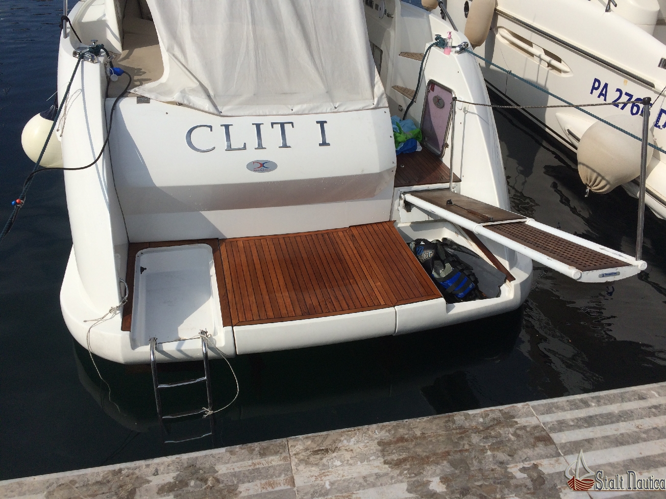 Realizzazione coperta in teak per un dellapasqua