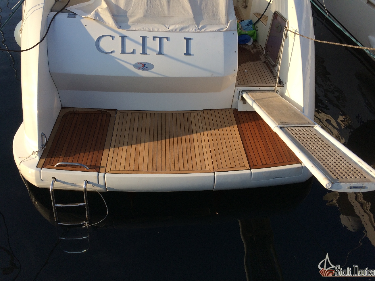 Realizzazione coperta in teak per un dellapasqua