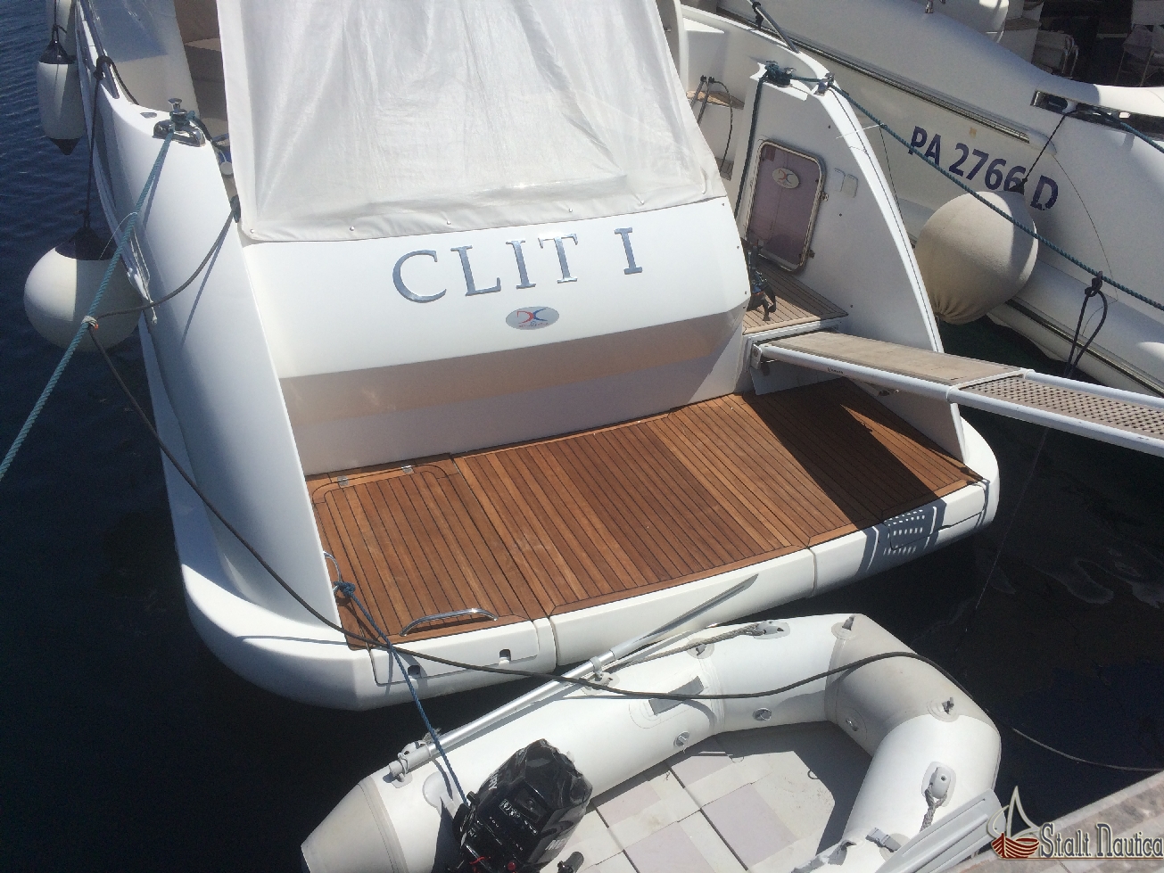 Realizzazione coperta in teak per un dellapasqua