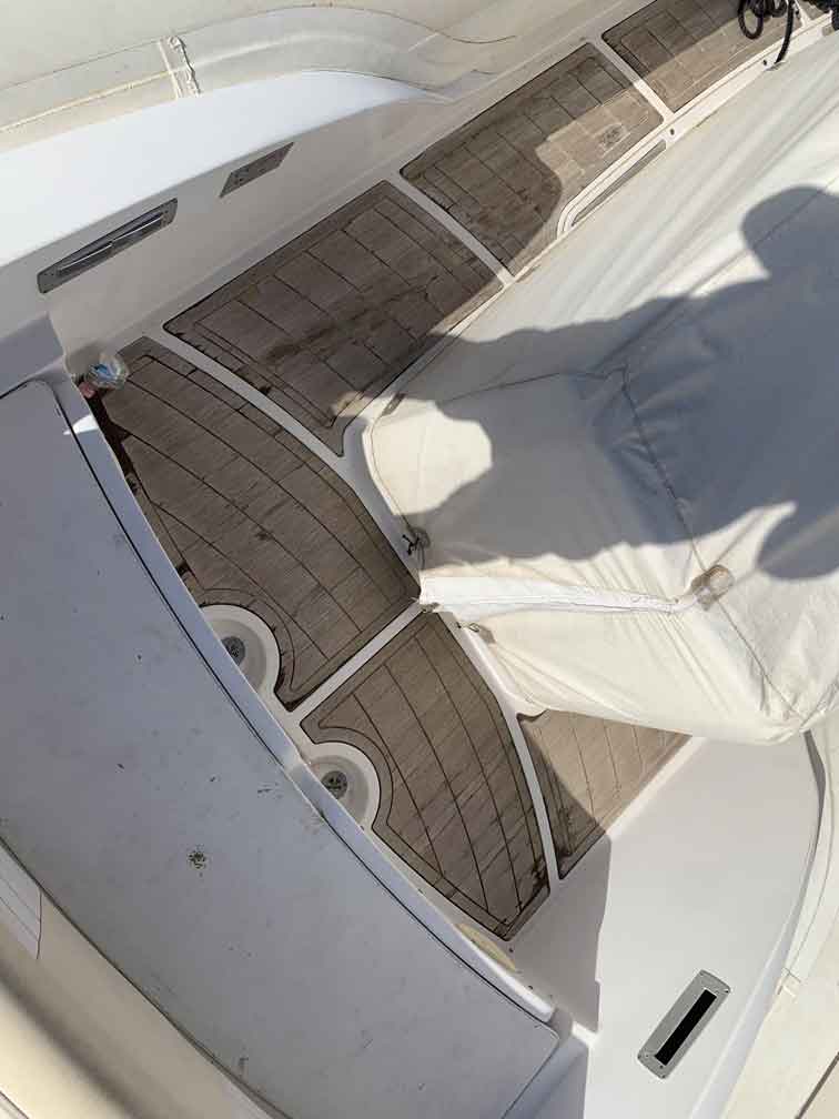 Realizzazione pavimento teak per un gommone
