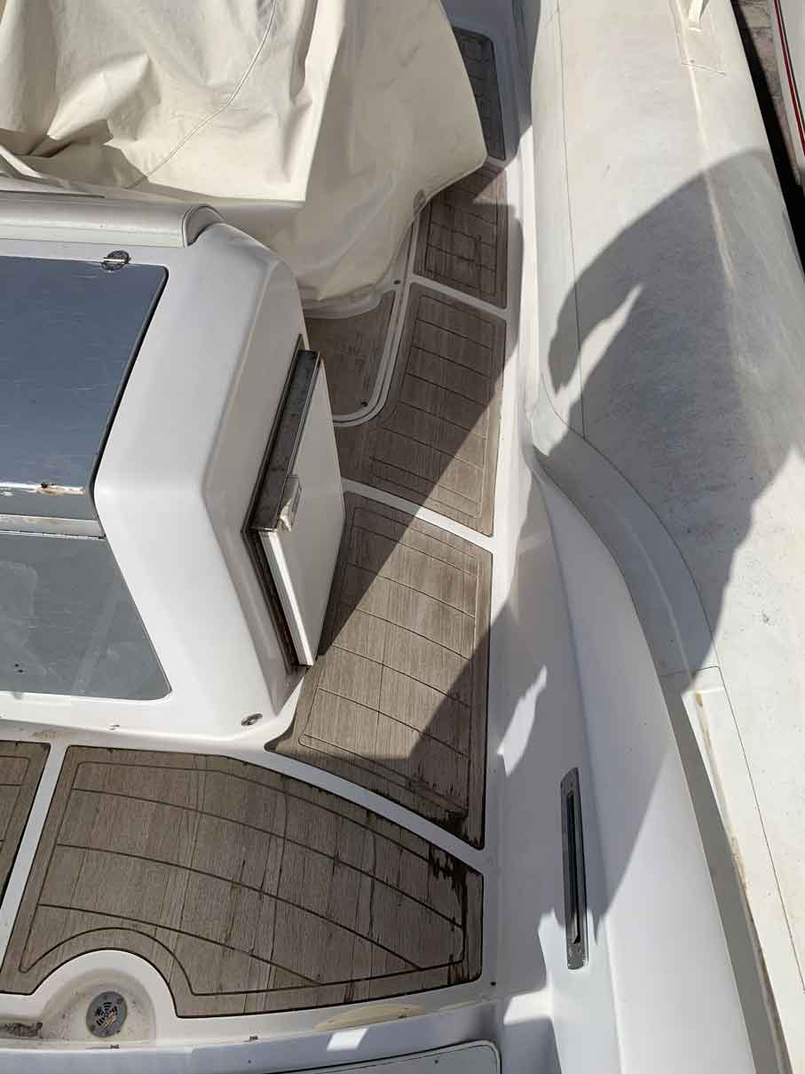 Realizzazione pavimento teak per un gommone