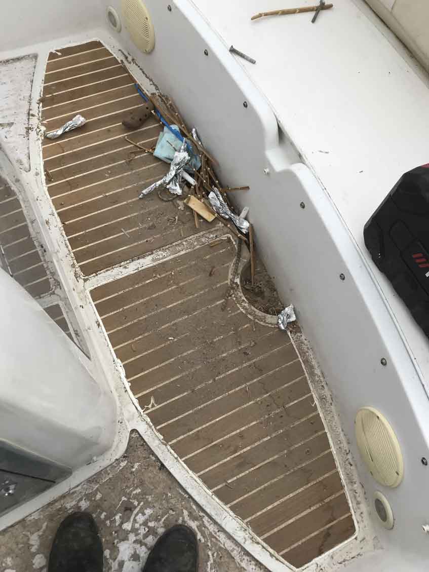 Realizzazione pavimento teak per un gommone