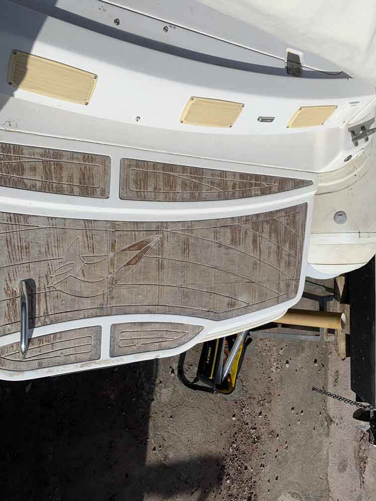 Realizzazione pavimento teak per un gommone