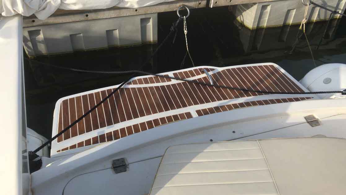 Realizzazione pavimento teak per un gommone 