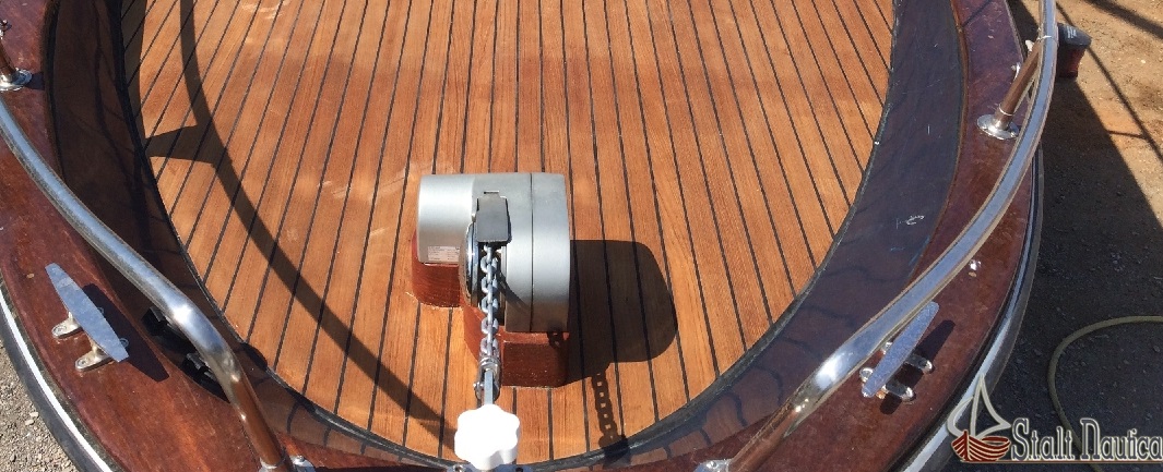 Realizzazione coperta in teak per gozzo